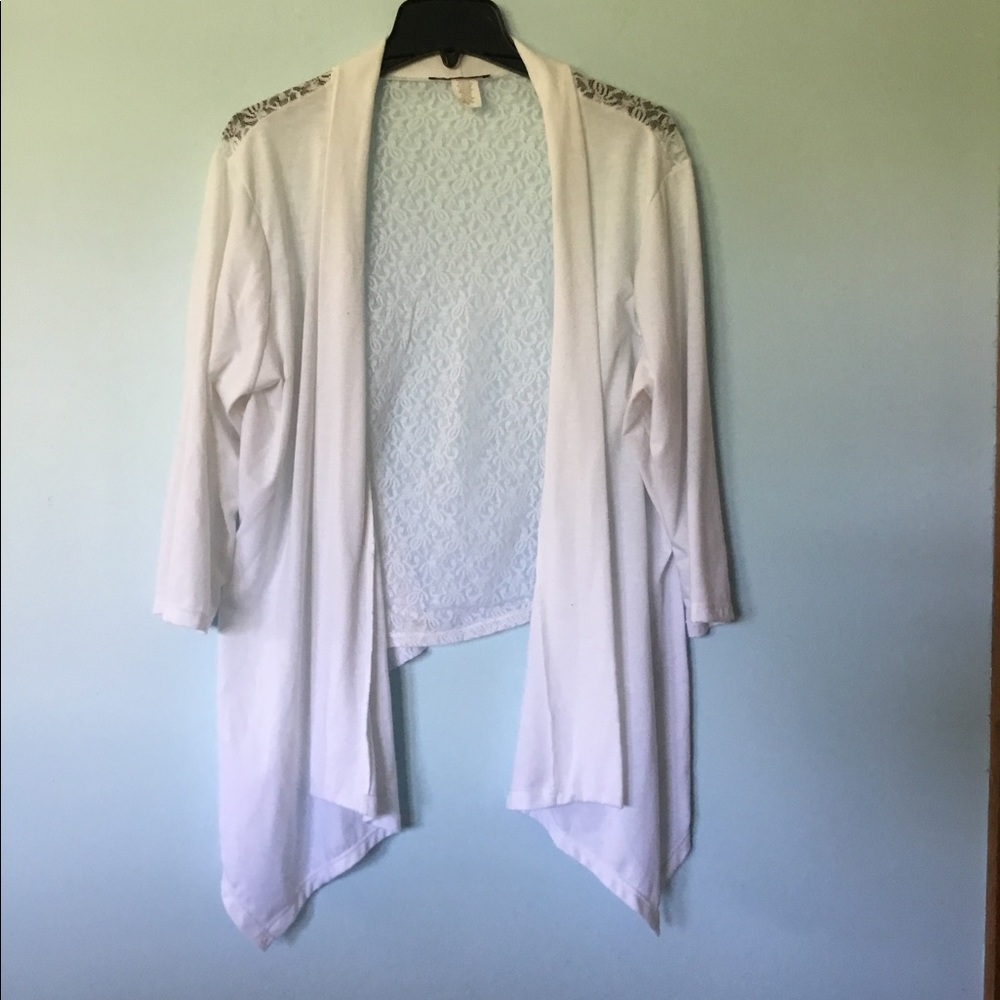 White shrug Myth lace back open front sz 3X